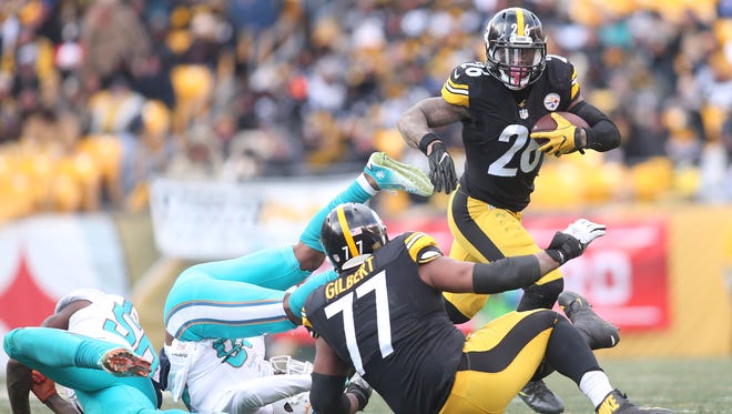 Pittsburgh Steelers running back Le'Veon Bell (26) carries the ball against the Miami Dolphins during the second half in the AFC Wild Card playoff football game at Heinz Field.