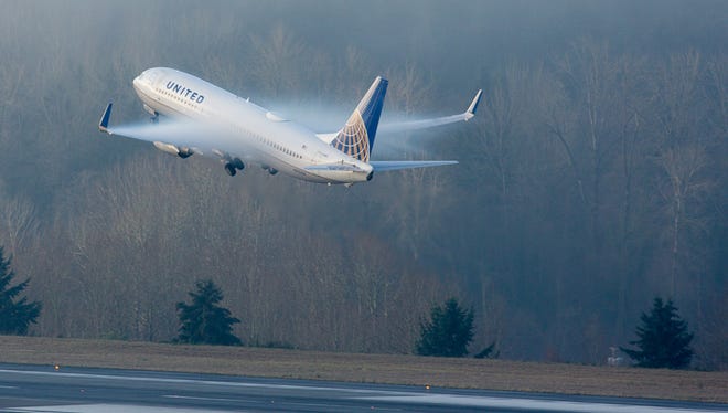Sporting a what almost appears to be a cape, this United Airlines Boeing 737 is seen departing Seattle-Tacoma International Airport on a foggy January morning.