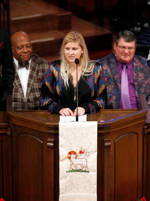 Krista Sager speaks during the memorial service for her father, broadcaster Craig Sager, at Mount Bethel United Methodist Church.