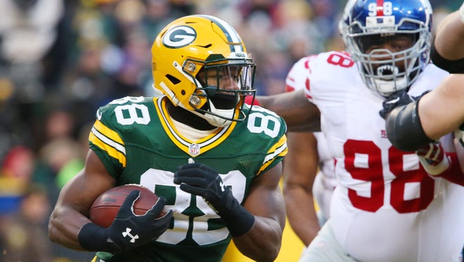 Green Bay Packers running back Ty Montgomery (88) runs with the ball against the New York Giants during the first quarter in the NFC Wild Card playoff football game at Lambeau Field.