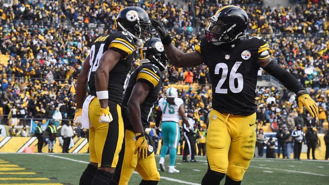 Pittsburgh Steelers wide receiver Antonio Brown (84) celebrates with teammates after scoring a touchdown against the Miami Dolphins during the first half in the AFC Wild Card playoff football game at Heinz Field.