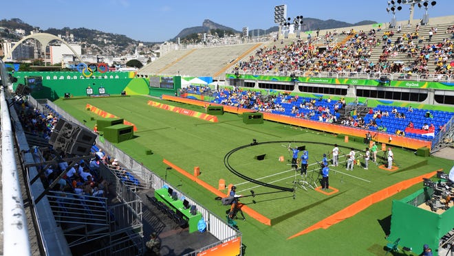 A general view of the archery competition during the men's team 1/8 eliminations at Sambodromo.