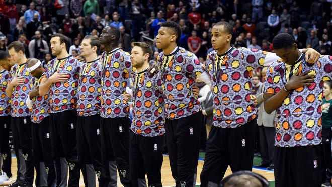 Milwaukee Bucks players remembers sports broadcaster Craig Sager before game against the Chicago Bulls at BMO Harris Bradley Center.