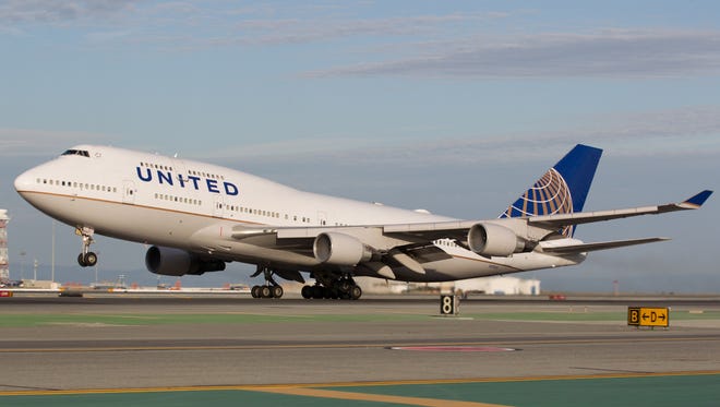 A United Airlines Boeing 747-400 lands at San Francisco International Airport in October 2016.