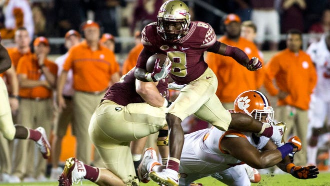 Florida State wide receiver Kermit Whitfield (8) picks up a first down during the first quarter against Clemson.