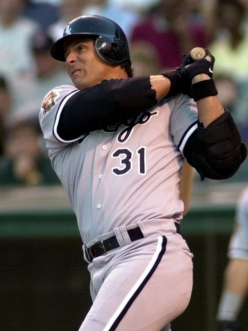 Jose Canseco ends his 17-year MLB career with the White Sox in 2001 with 462 career home runs.