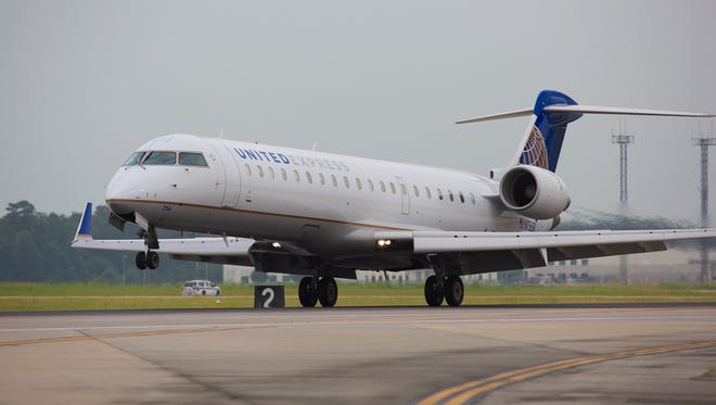 A United Express Bombardier CRJ-700 regional jet lands at Houston George Bush Intercontinental Airport in June 2015.
