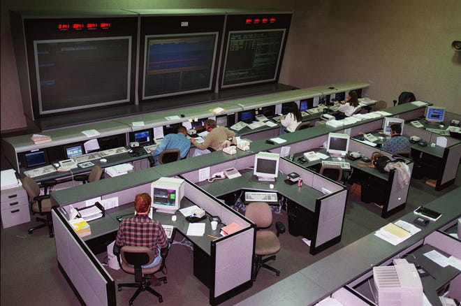 10-13-95: The Network Control Center of CompuServe, which is the brain of the international network. When 3.6 million people go online with CompuServe, everything is monitored through this room.