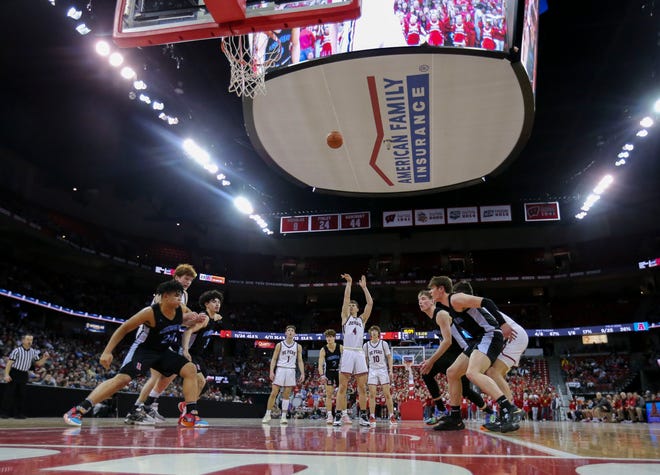De Pere High School's Zach Kinziger (4) shoots a free throw against Arrowhead High School during the WIAA Division 1 boys basketball state championship game on Saturday, March 18, 2023, at the Kohl Center in Madison, Wis. De Pere won the game, 69-49, to finish the season a perfect 30-0.
Tork Mason/USA TODAY NETWORK-Wisconsin